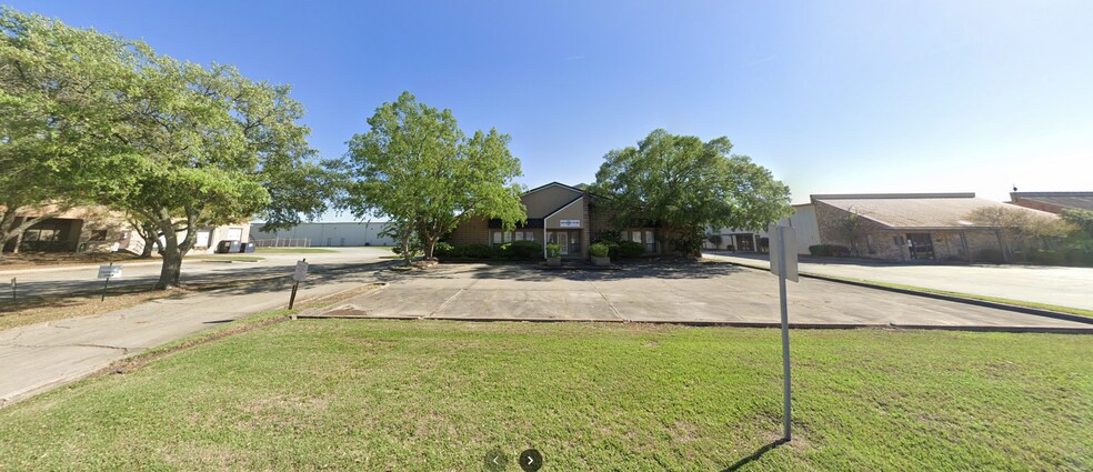More Photos Of 11638 Sunbelt Ct, Baton Rouge Light Distribution For Lease