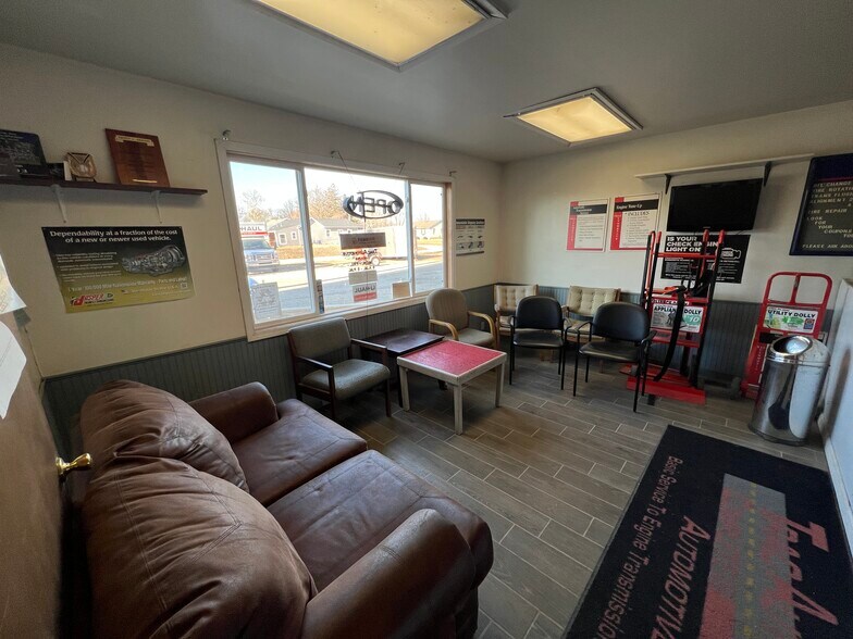 More Photos Of 410 E Chatham St, Metamora Industrial For Sale