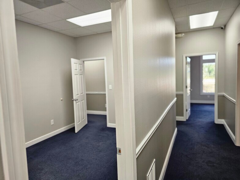 More Photos Of 913 Gulf Breeze Pky, Gulf Breeze Storefront Retail Office For Sale