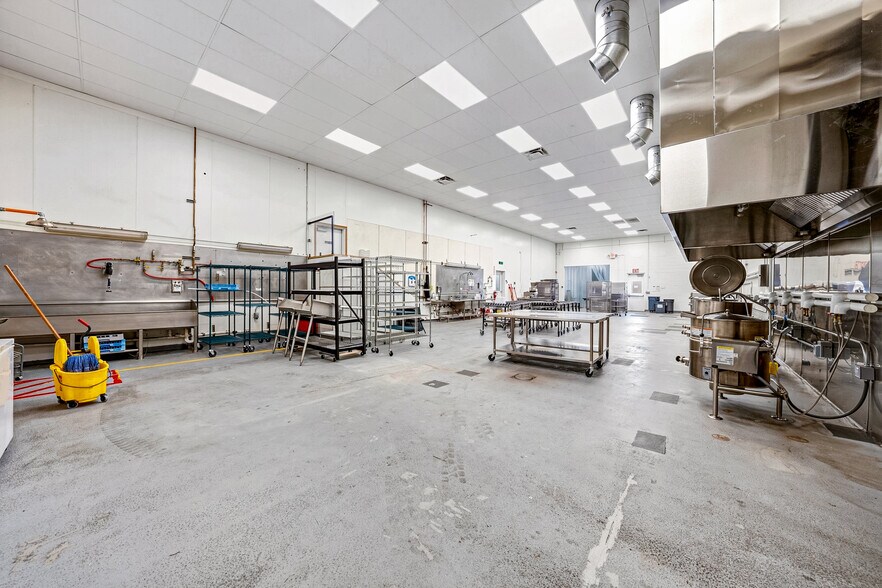 More Photos Of 710 Jefferson Ave, Ashland Light Manufacturing For Lease