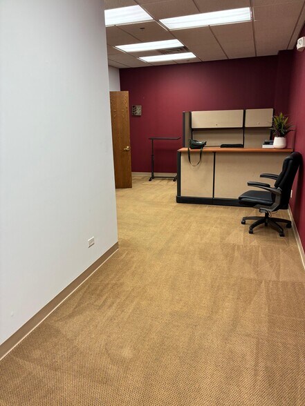 More Photos Of 1 Tiffany Pt, Bloomingdale Medical For Lease