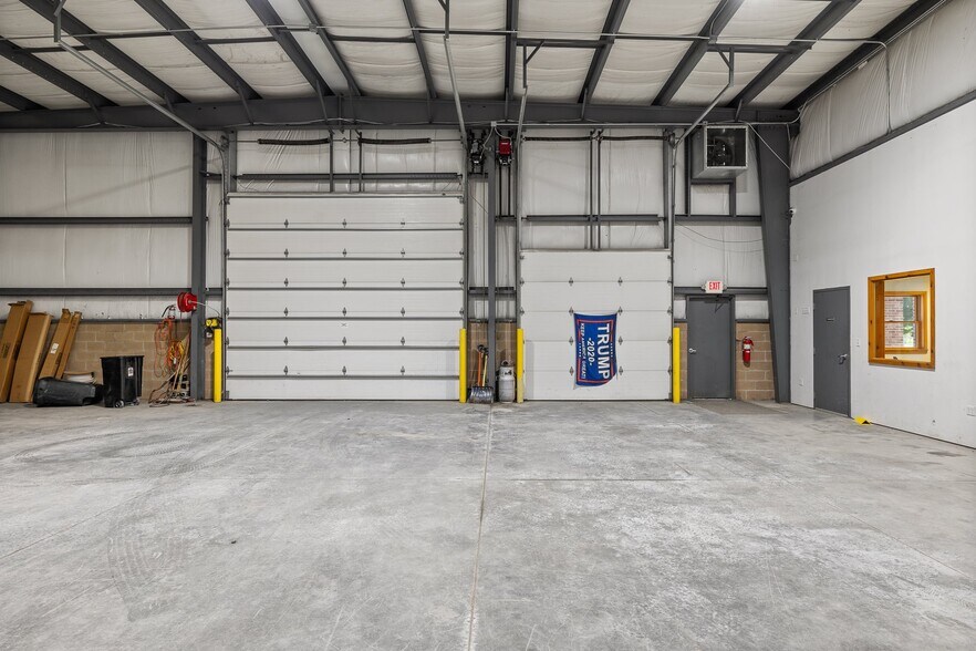 More Photos Of 9505 Emahiser rd, Caledonia Distribution For Sale