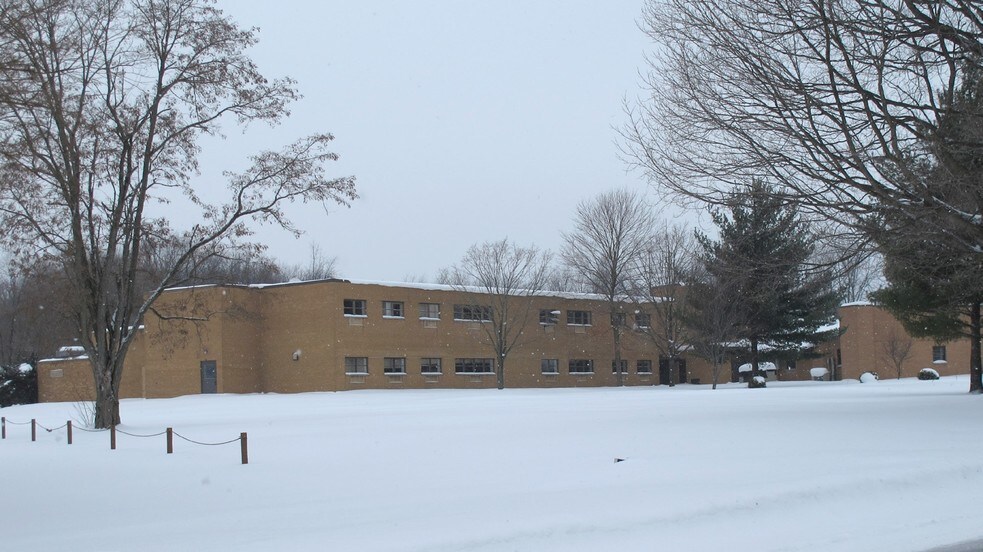 More Photos Of 15198 N Main St, Buchanan Office For Sale