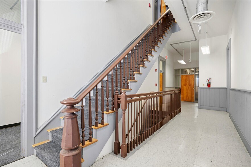 More Photos Of 2-4 W Ohio St, Butler Office For Sale