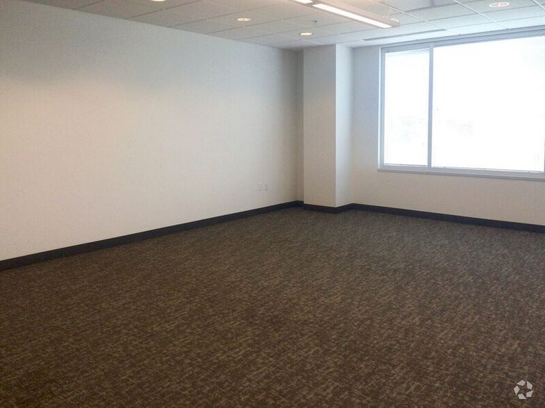More Photos Of 12950 Worldgate Dr, Herndon Office For Lease
