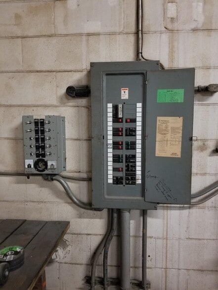 More Photos Of 3667-3691 46th Ave N, Saint Petersburg Manufacturing For Lease