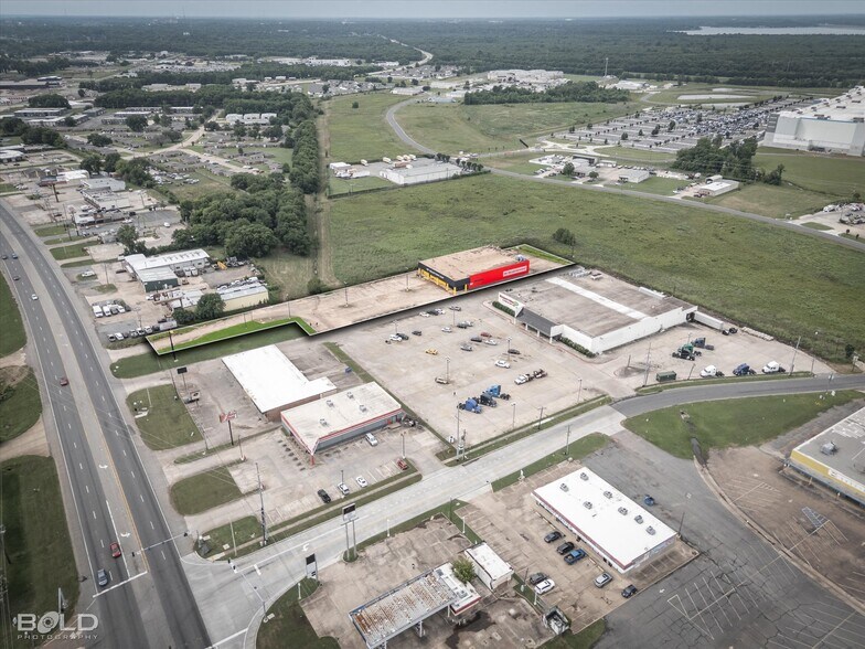 More Photos Of 1837 N Market St, Shreveport General Retail For Sale