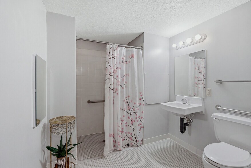 More Photos Of 985 Ivy Ave E, Saint Paul Apartments For Sale