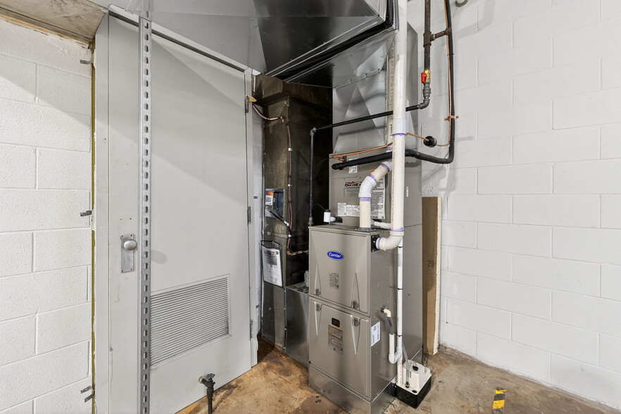 More Photos Of 1632-1644 Clara St, Columbus Warehouse For Lease