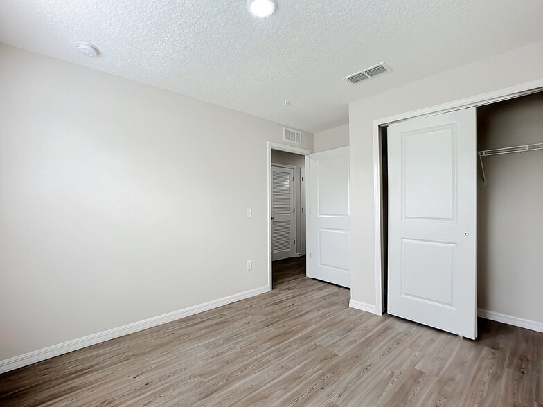 More Photos Of 9556 Hood Rd, Jacksonville Apartments For Sale