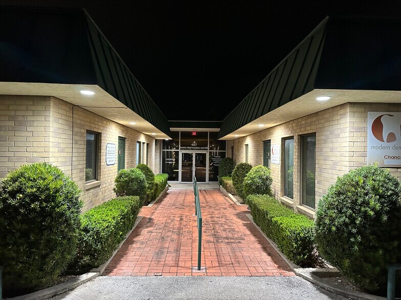 Primary Photo Of 457 Landa St, New Braunfels Office For Lease
