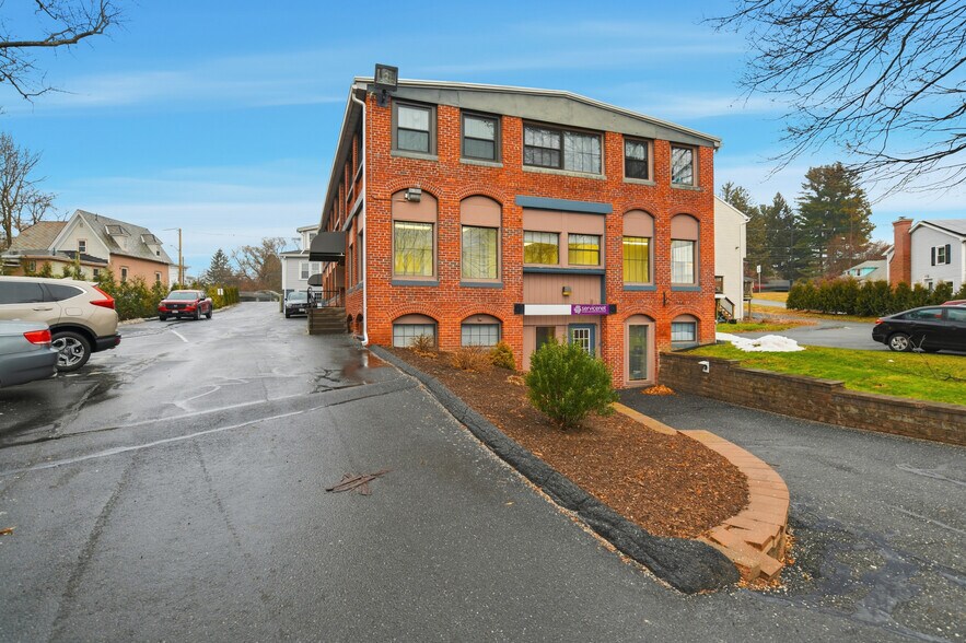 More Photos Of 355 Bridge St, Northampton Office For Lease