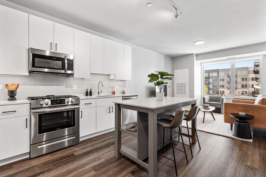 More Photos Of 7215 N District Ave, Lincolnwood Apartments For Lease