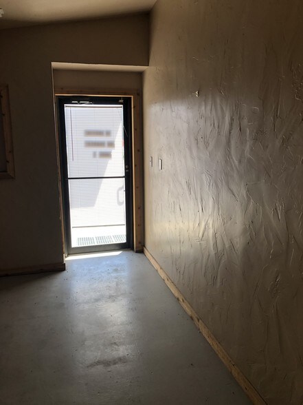 More Photos Of 550 Bear Cat Rd, Aledo Warehouse For Lease