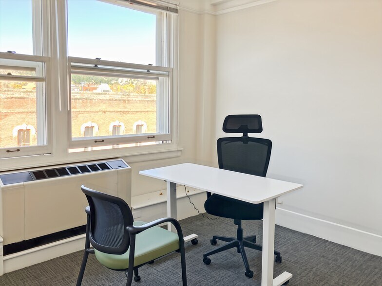 More Photos Of 1200 Pearl St, Boulder Coworking Space