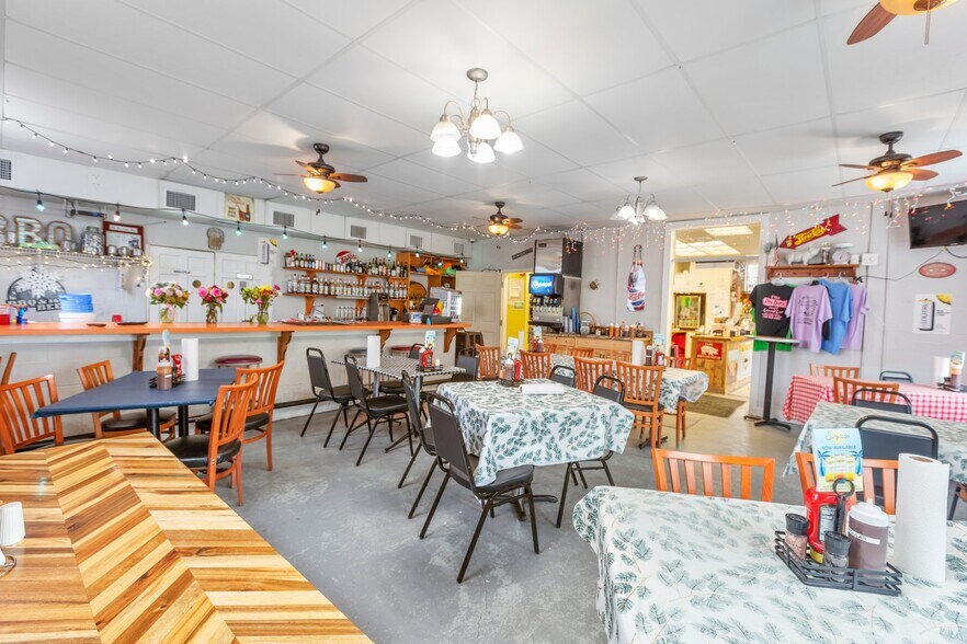 More Photos Of 1017 Sophia St, Fredericksburg Restaurant For Sale