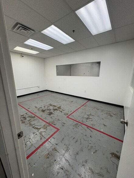 More Photos Of 11418 Reeder Rd, Dallas Warehouse For Lease