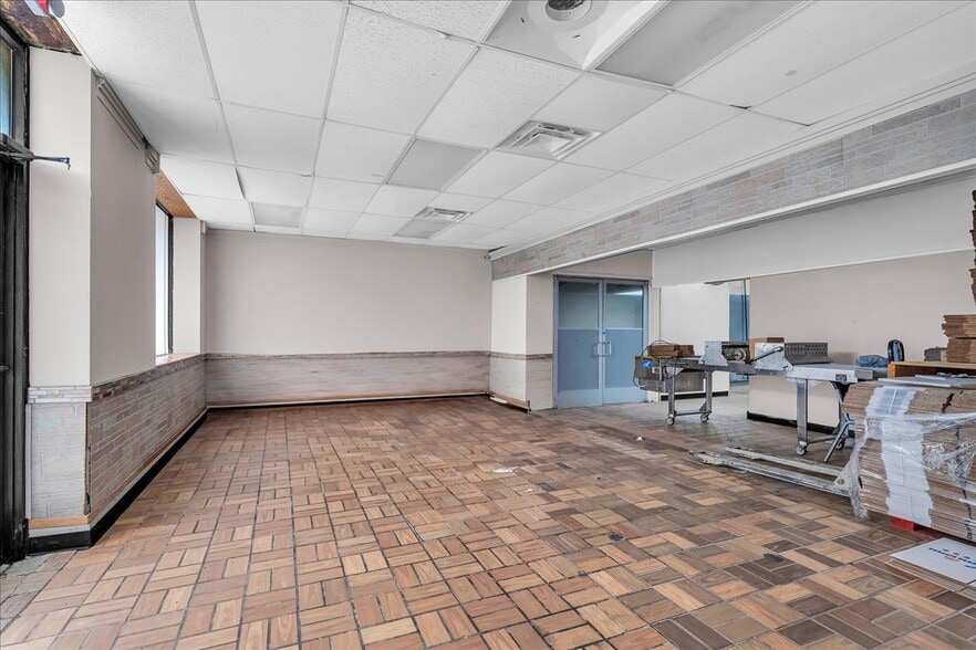 More Photos Of 12010 Greenfield Rd, Detroit General Retail For Sale