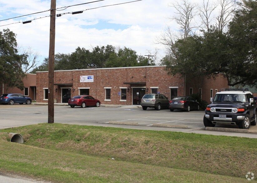 More Photos Of 151 Park Ave, League City Office For Lease