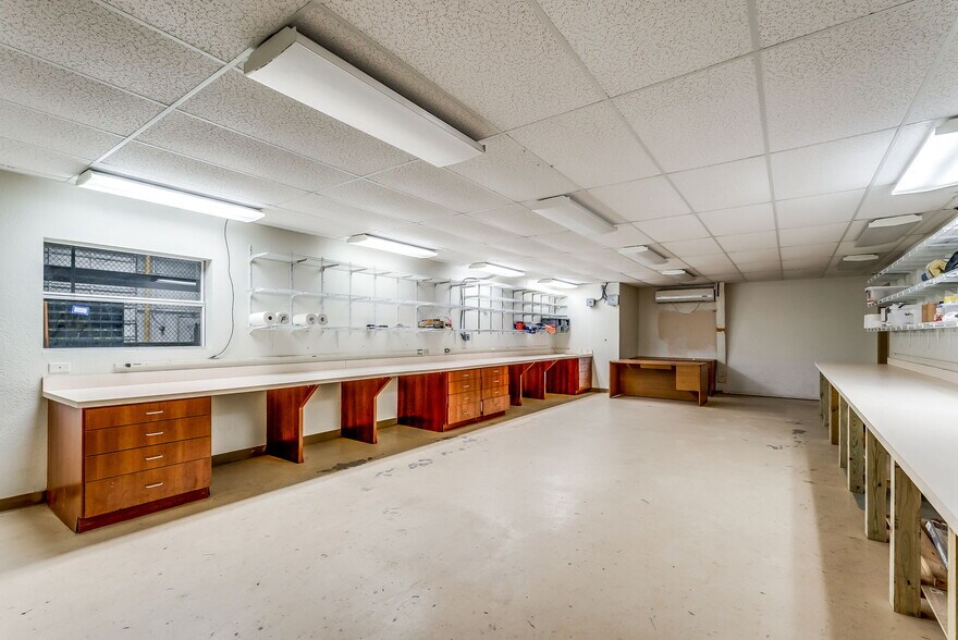 More Photos Of 3997 N US Highway 287, Alvord Warehouse For Lease