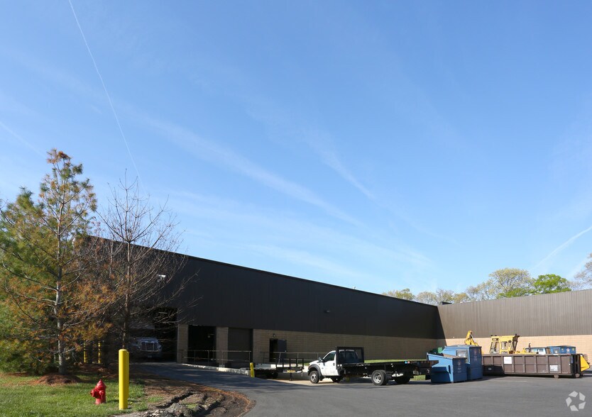 More Photos Of 122 Kissel Rd, Burlington Warehouse For Lease