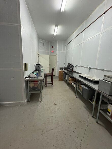 More Photos Of 201 Daniel Shays Hwy, Athol Flex For Sale