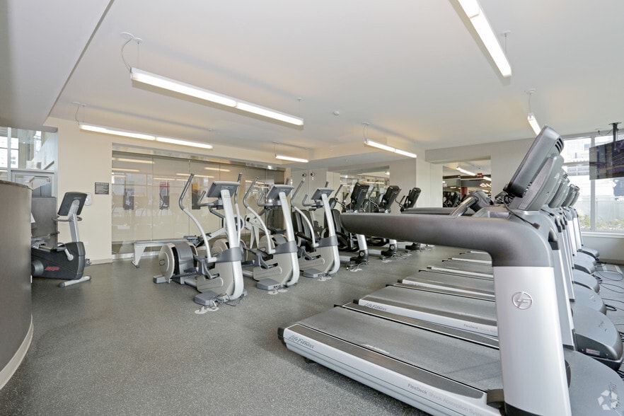 More Photos Of 555 W Kinzie St, Chicago Multifamily For Sale