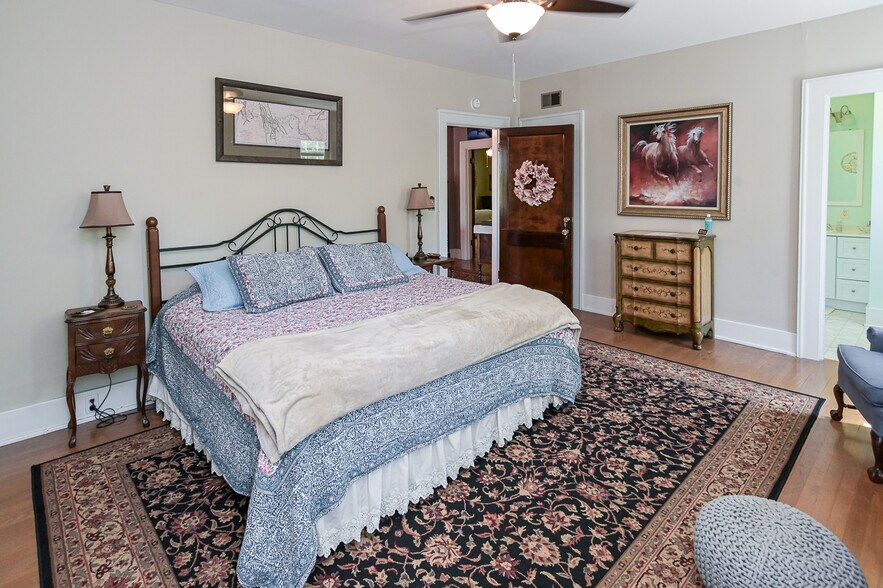 More Photos Of 799 Whitthorne St, Shelbyville Hospitality For Sale