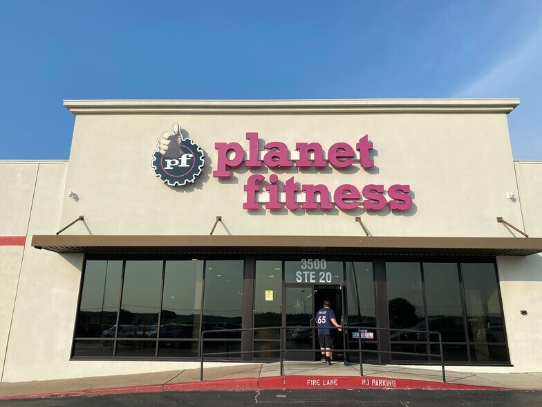 More Photos Of 3500 W 7th Ave, Corsicana Unknown For Lease