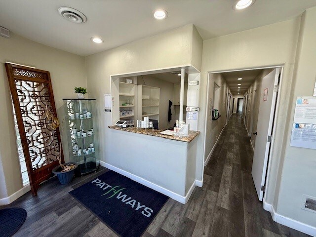 More Photos Of 10730 Riverside Dr, Toluca Lake Medical For Sale