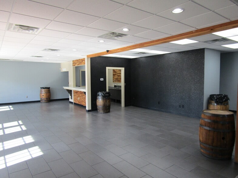 More Photos Of 521 N Lewis St, New Iberia Freestanding For Sale