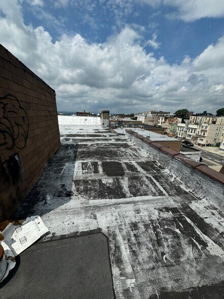 More Photos Of 902 West St, Union City Multifamily For Sale