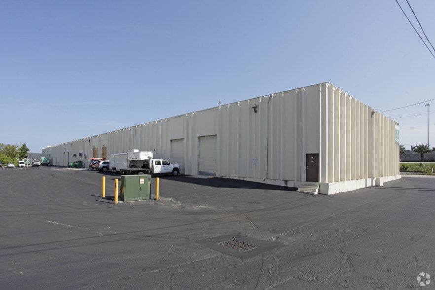 More Photos Of 999 Eller Dr, Fort Lauderdale Warehouse For Lease