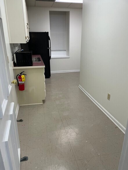 More Photos Of 680 Village Trce NE, Marietta Loft Creative Space For Lease
