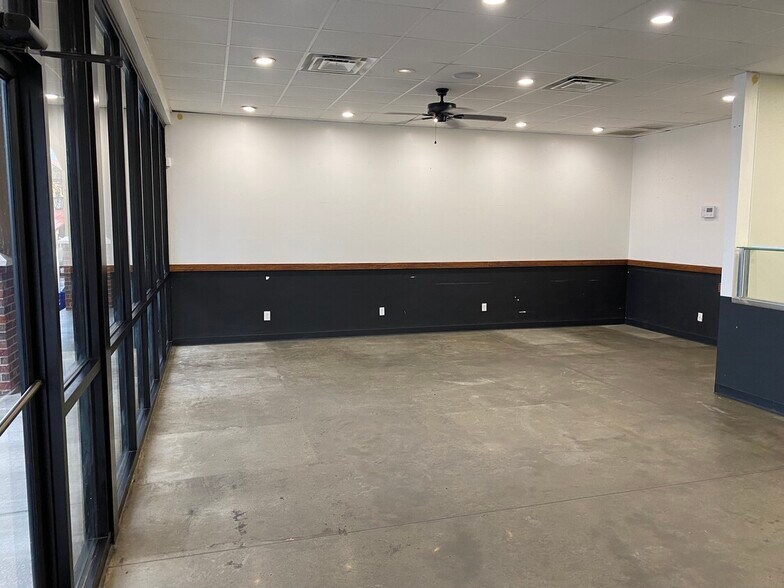 More Photos Of 407 N York St, Muskogee Freestanding For Lease