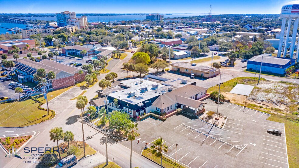 More Photos Of 300 N Cocoa Blvd, Cocoa Restaurant For Lease