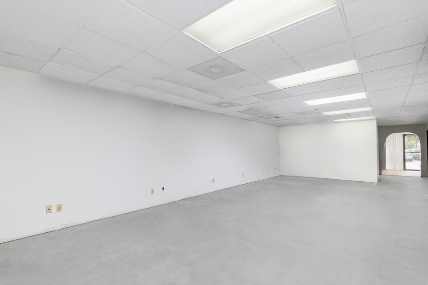 More Photos Of 501 W Channel Islands Blvd, Port Hueneme Loft Creative Space For Sale