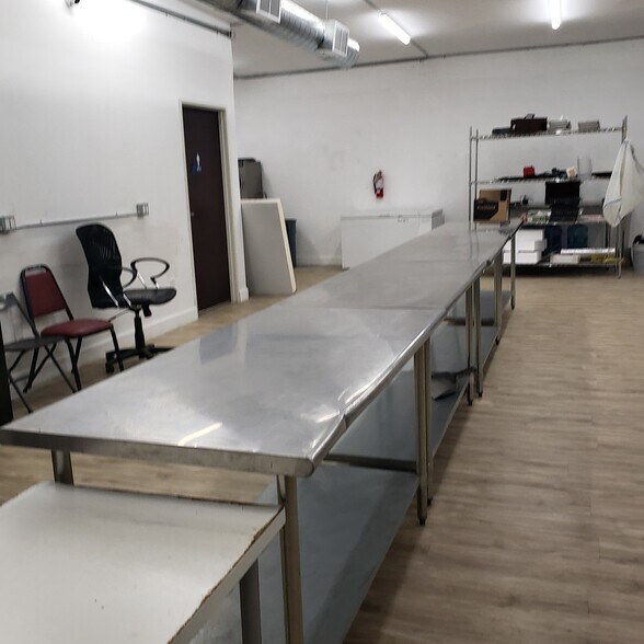 More Photos Of 7030 Hayvenhurst Ave, Van Nuys Warehouse For Sale