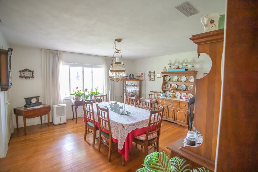 More Photos Of 6004 Se Us Highway 301, Hawthorne Specialty For Sale