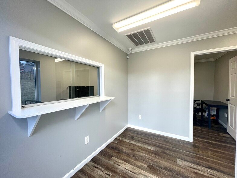 More Photos Of 31 Steelview Dr, Roanoke Distribution For Sale