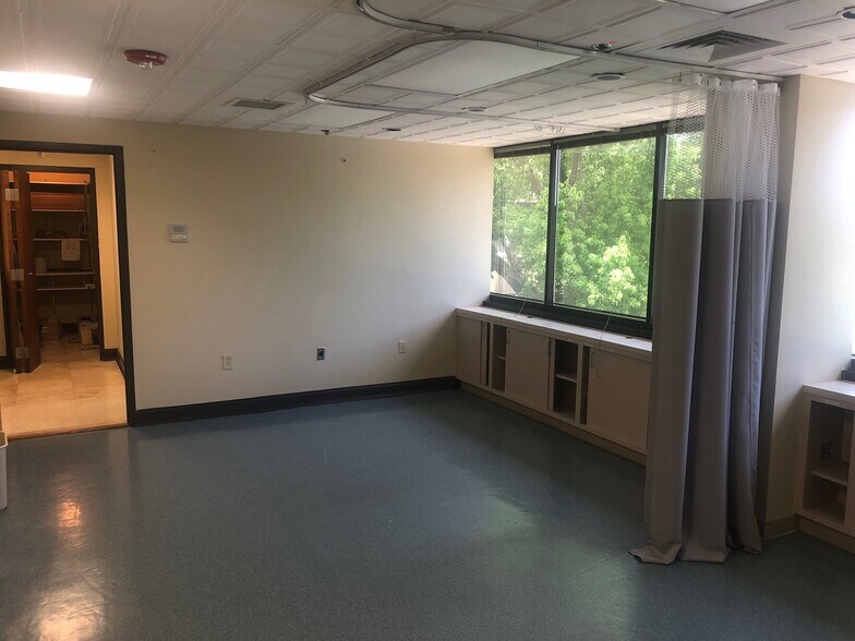 More Photos Of 661 E Altamonte Dr, Altamonte Springs Medical For Sale