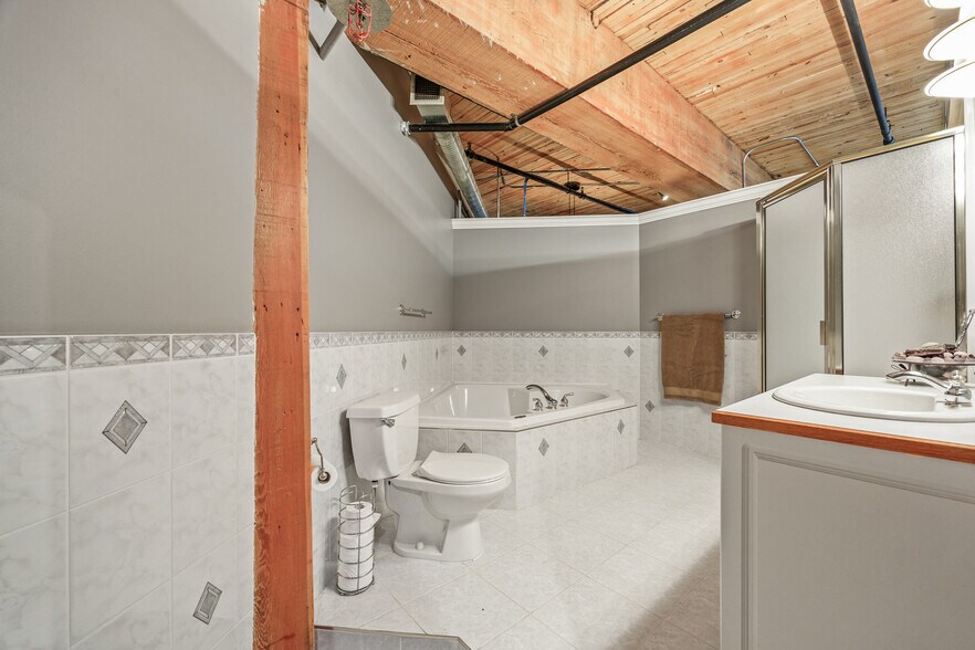 More Photos Of 535 10th Ave SW, Calgary Apartments For Sale