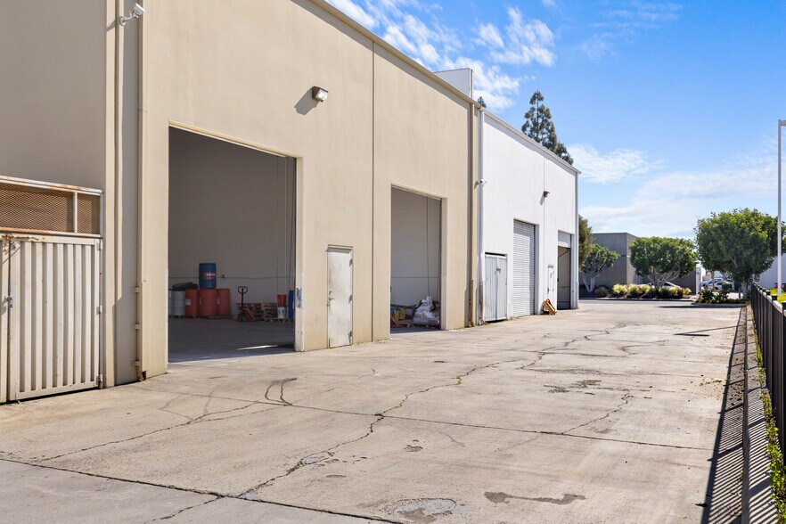 More Photos Of 3980 E Miraloma Ave, Anaheim Warehouse For Lease