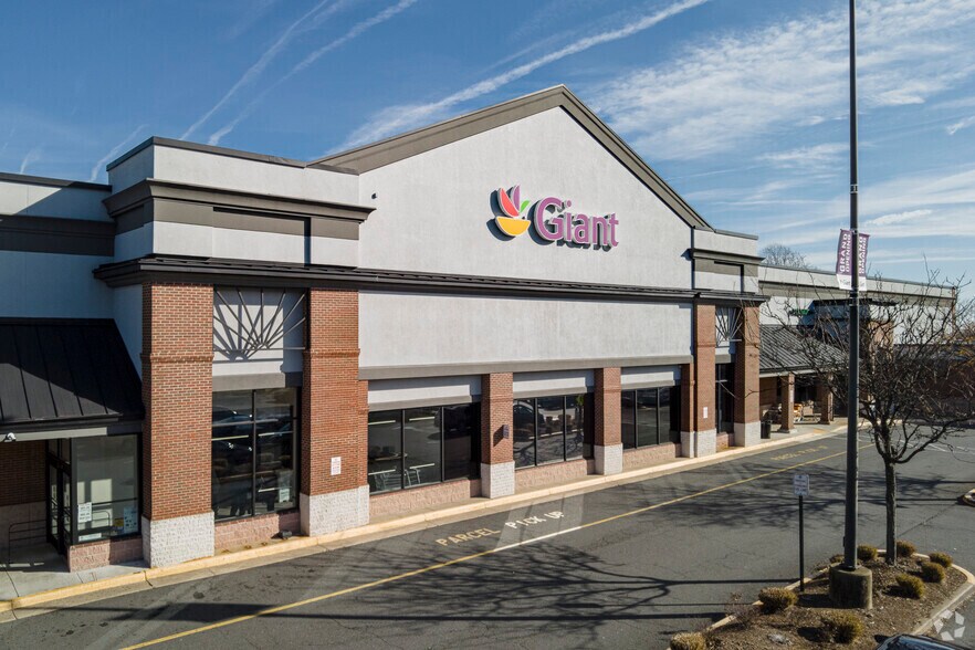 More Photos Of 6201-6360 Seven Corners Ctr, Falls Church General Retail For Lease