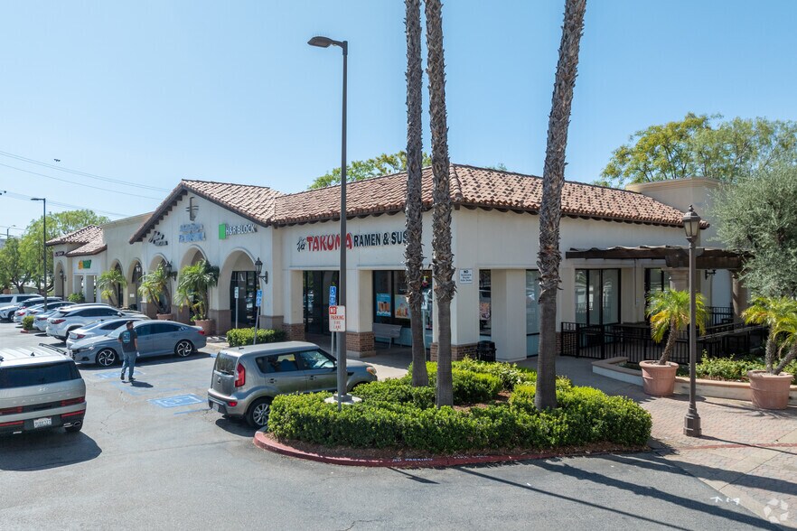 More Photos Of 29607 The Old Rd, Castaic Unknown For Lease