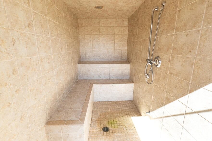 More Photos Of 360 Knechtel Way NE, Bainbridge Island Apartments For Sale