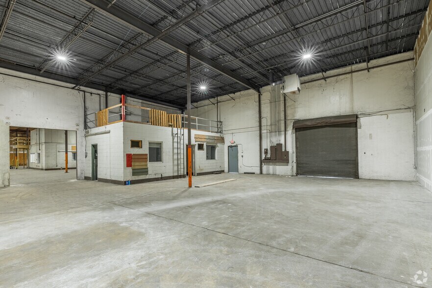 More Photos Of 3404 Moffett Rd, Mobile Distribution For Lease