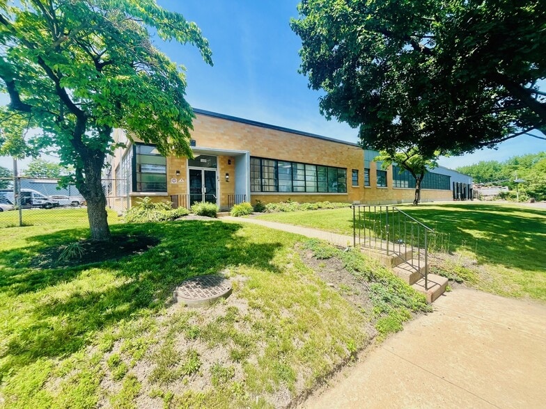 More Photos Of 1659-700 Calhoun Street St, Ewing Warehouse For Lease