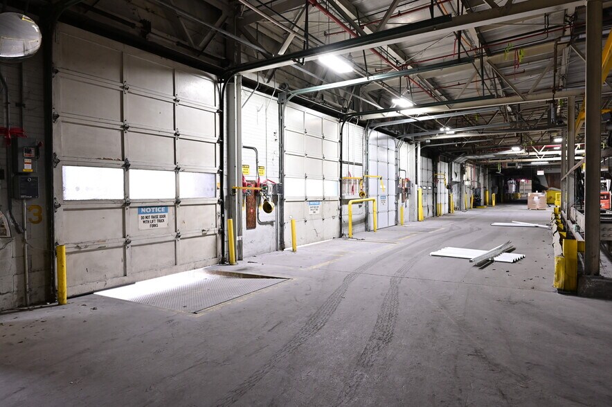 More Photos Of 4250 Bells Ln, Louisville Manufacturing For Sale