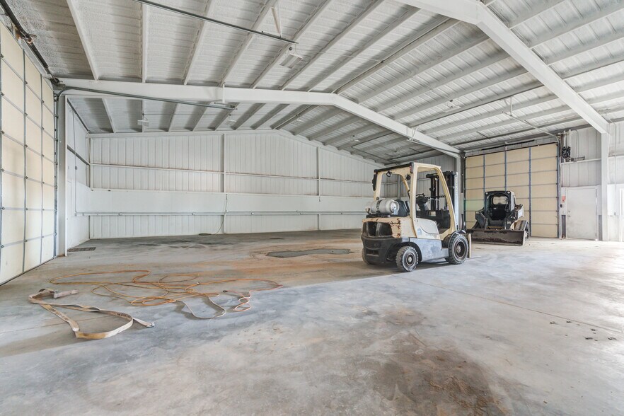 More Photos Of 4212 F M 2528, Lubbock Flex For Sale